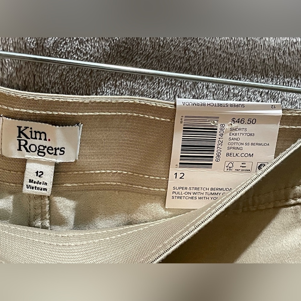 Kim Roger Women Tan Bermuda Shorts. Size 12 - Picture 3 of 3